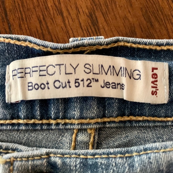 Levi’s Perfectly Slimming Bootcut 512 Jeans - Picture 4 of 6